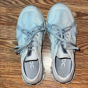 Women’s On cloud x4 ad shoes size 6.5